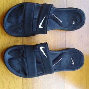 Nike sandals, comfort footbed sz 8